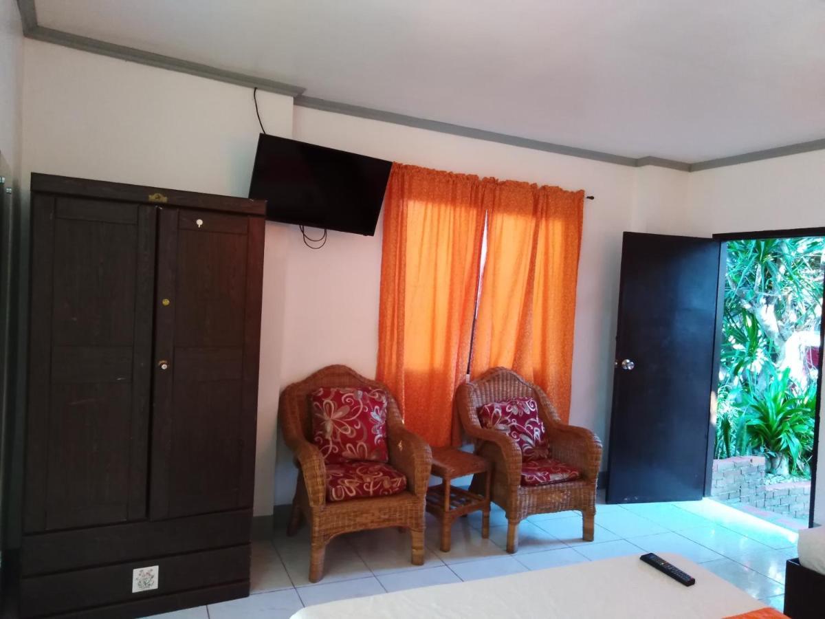 Isla Bonita Beach Resort Сан Хуан Екстериор снимка
