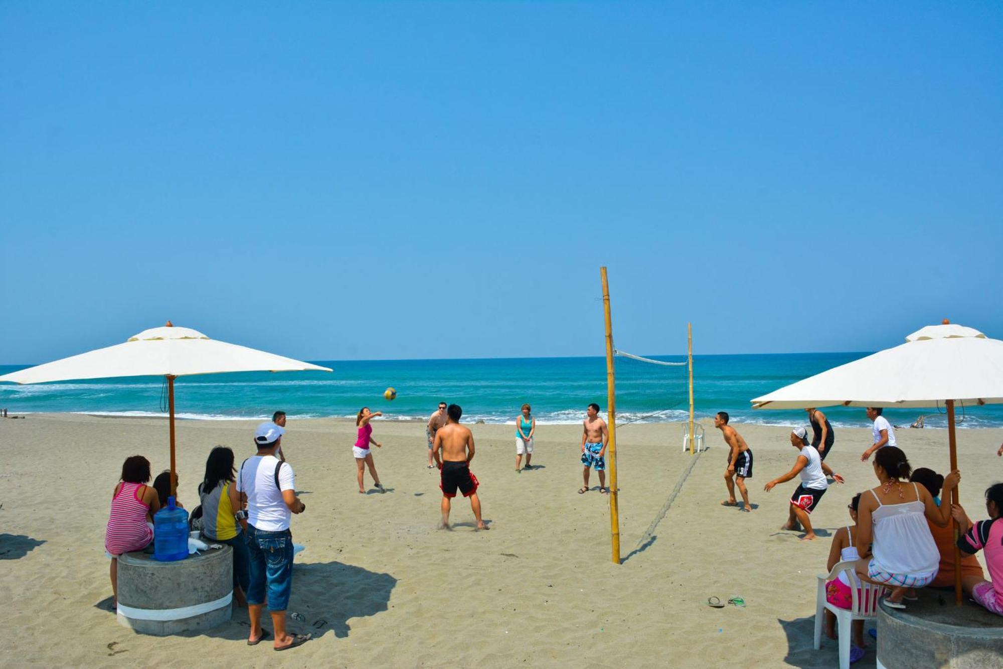 Isla Bonita Beach Resort Сан Хуан Екстериор снимка